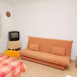 With Parking Space - 5587 Appartement Novi Vinodolski
