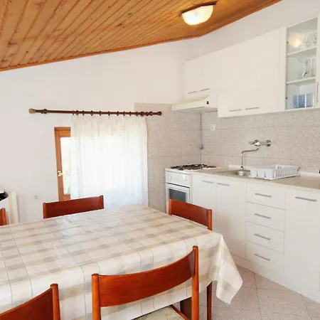 Apartment With A Parking Space - 5587 Novi Vinodolski