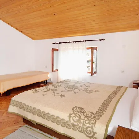 With A Parking Space - 5587 Apartment Novi Vinodolski