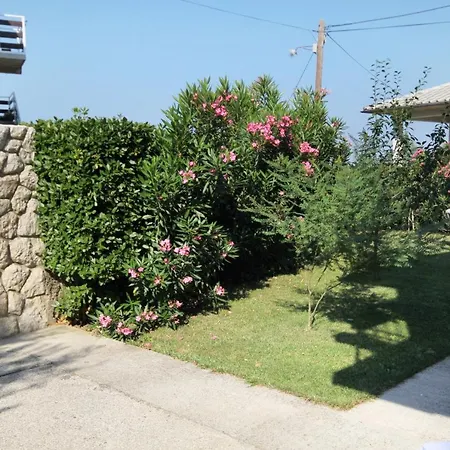 Apartment With A Parking Space - 5587 Novi Vinodolski