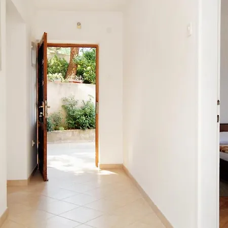 Apartment With A Parking Space - 5587 Novi Vinodolski